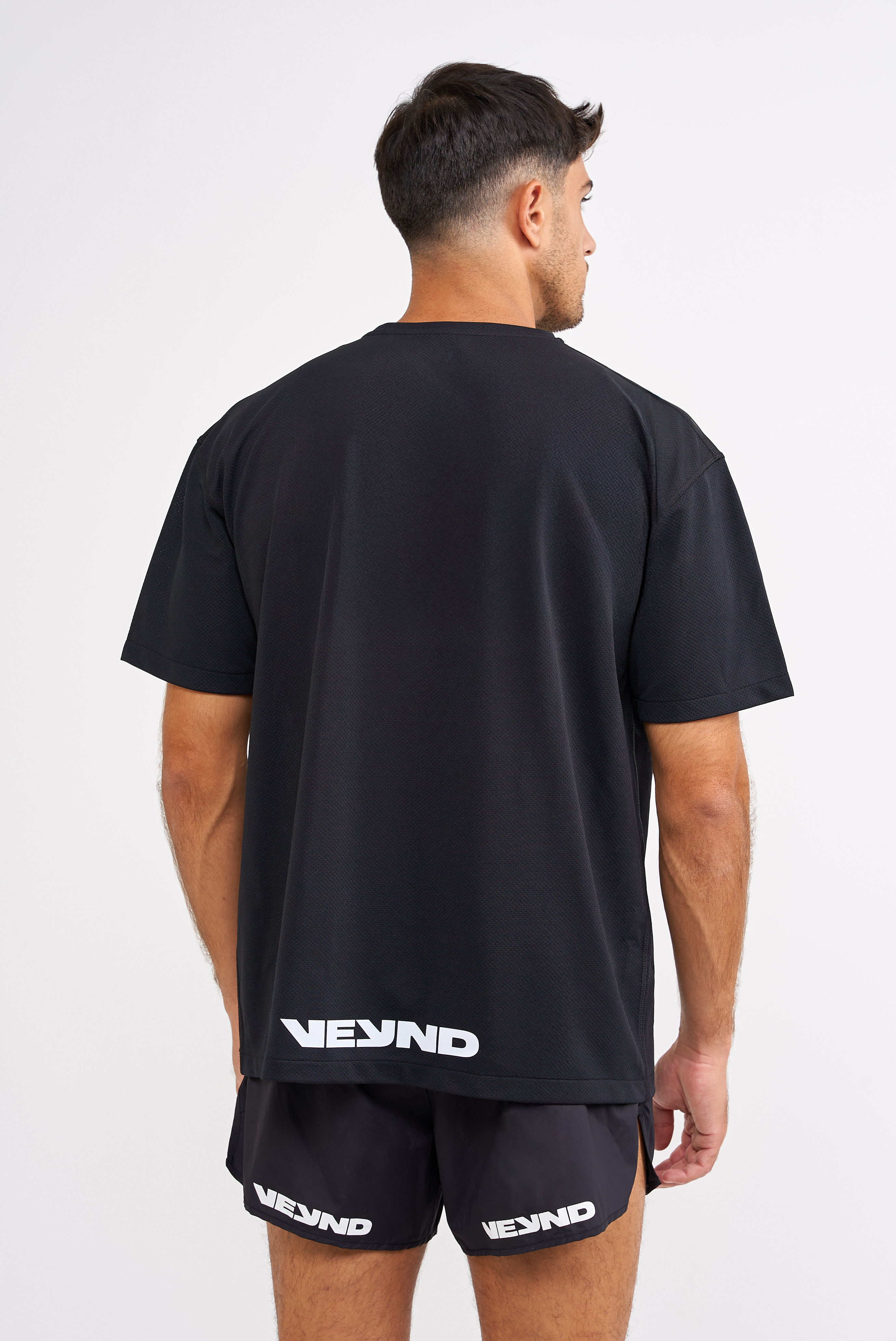 BOXY T-SHIRT VEYND GRAPHIC - Black