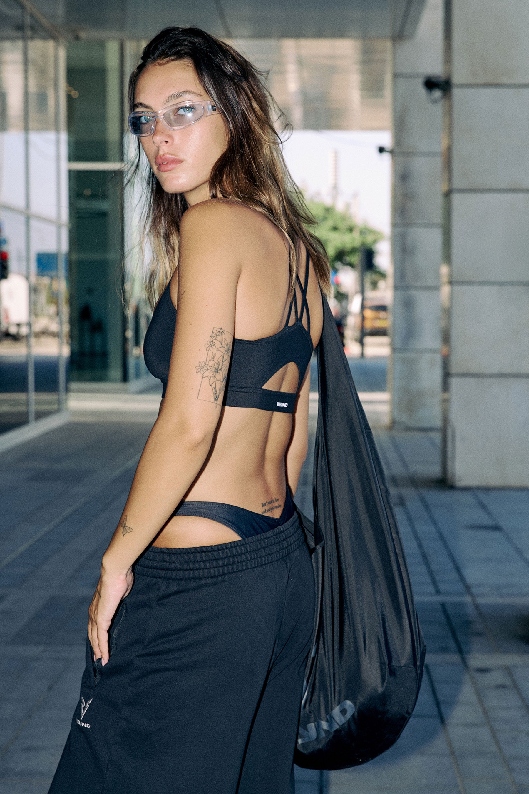 SPORTS BRA STRAPPY - Black