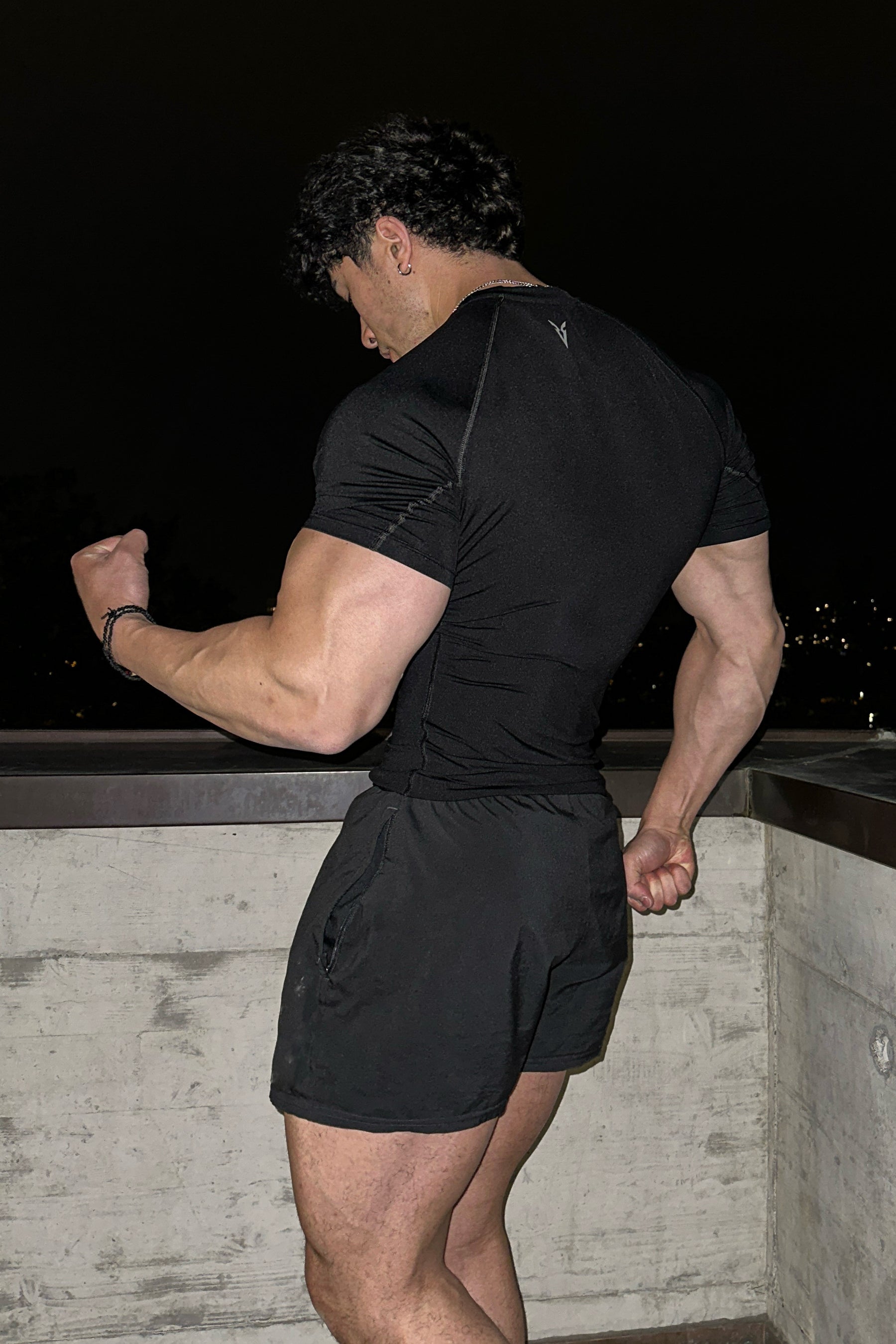 MUSCLE T-SHIRT - BLACK