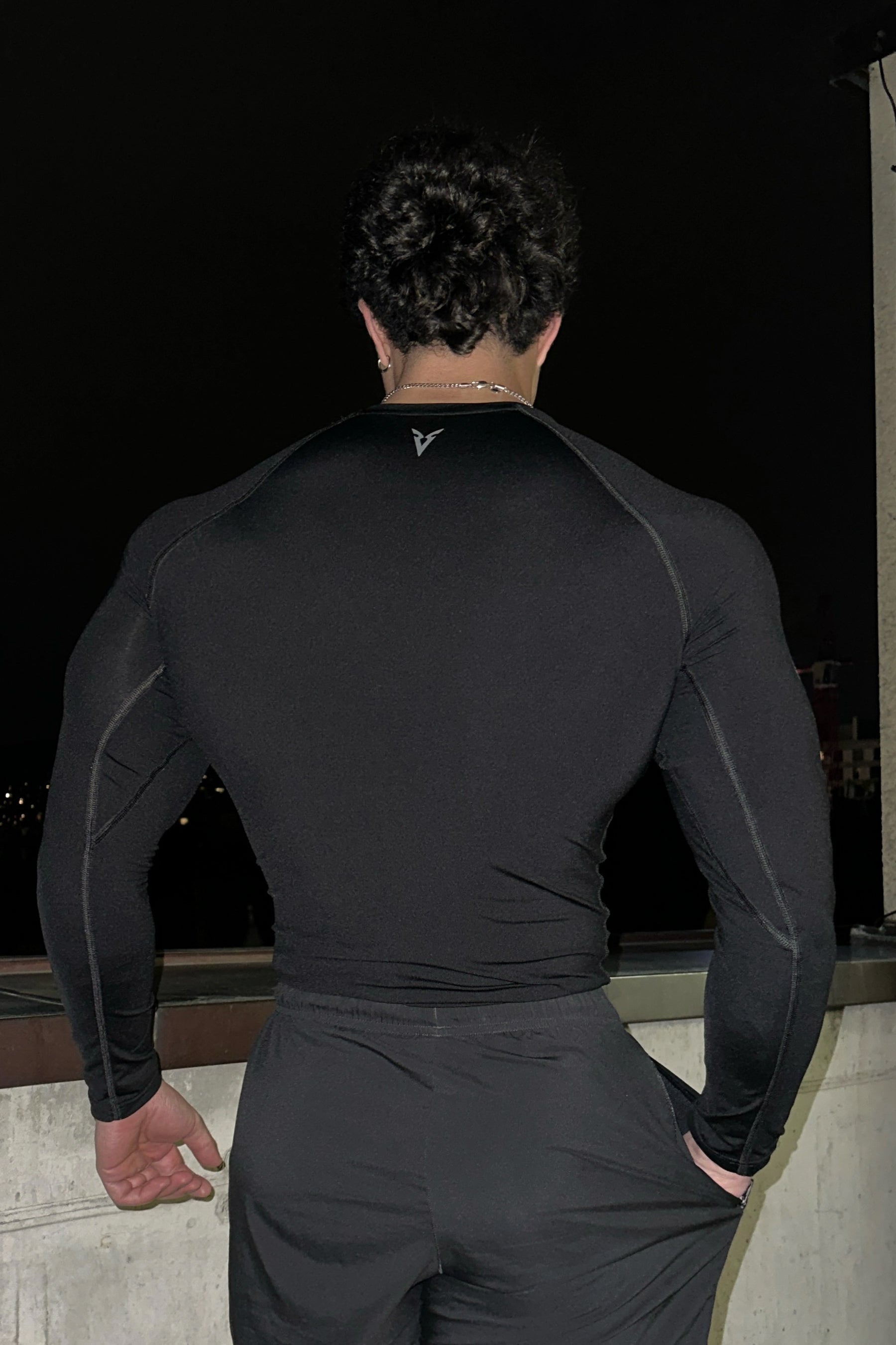 MUSCLE LONG SLEEVE T-SHIRT - BLACK