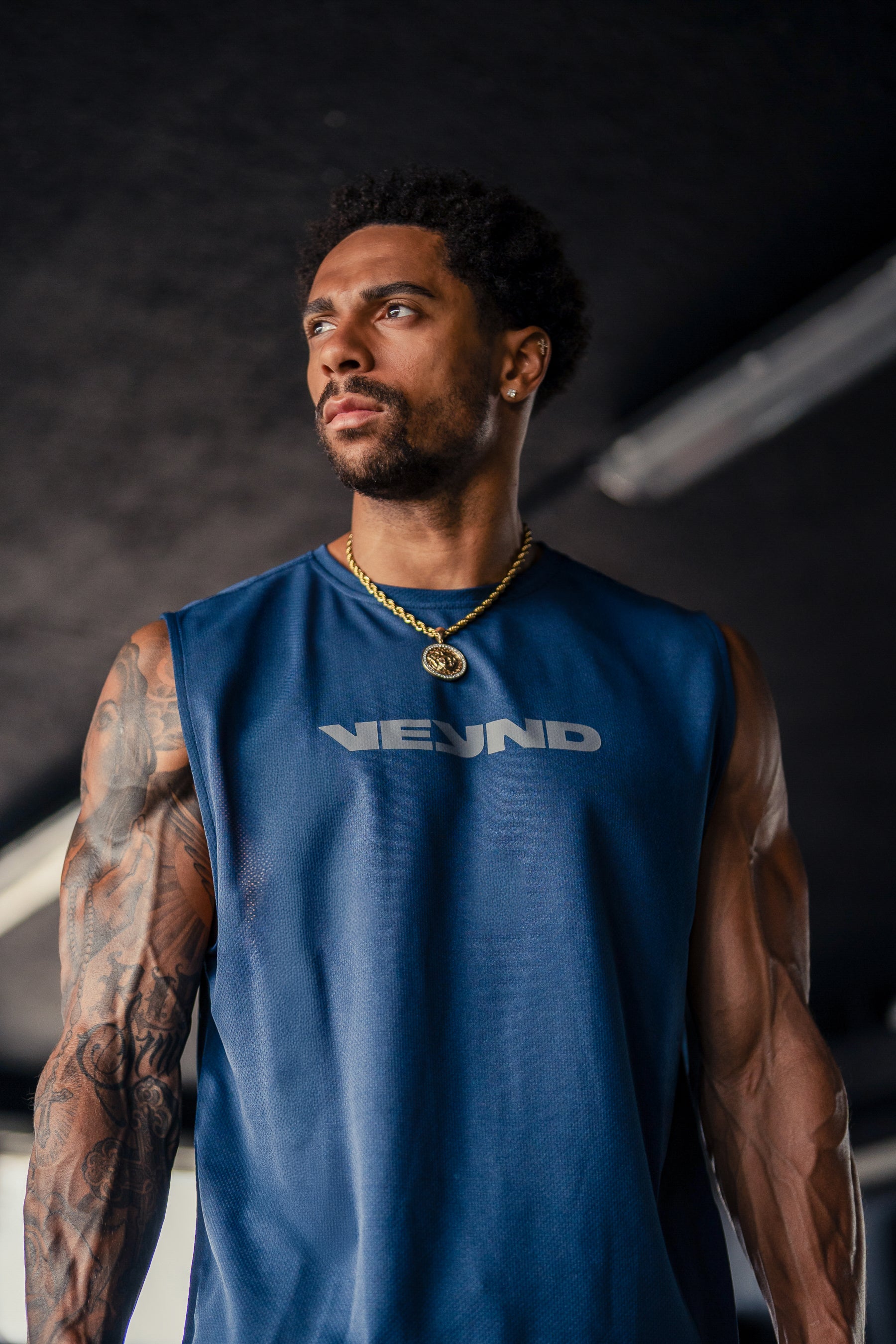 BOXY SLEEVELESS T-SHIRT V-GRAPHIC - Navy