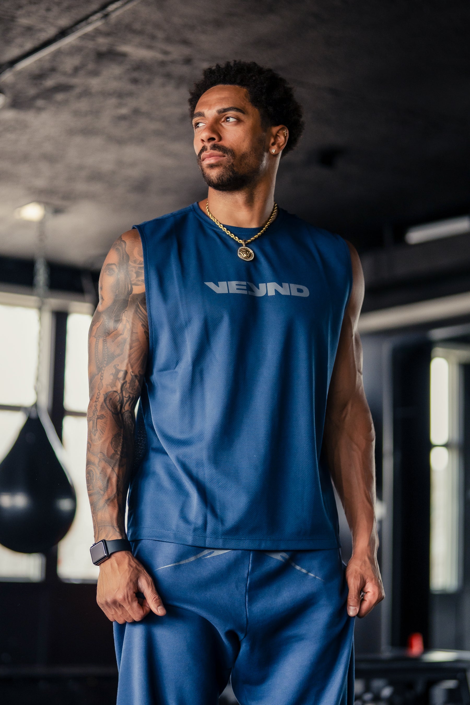 BOXY SLEEVELESS T-SHIRT V-GRAPHIC - Navy