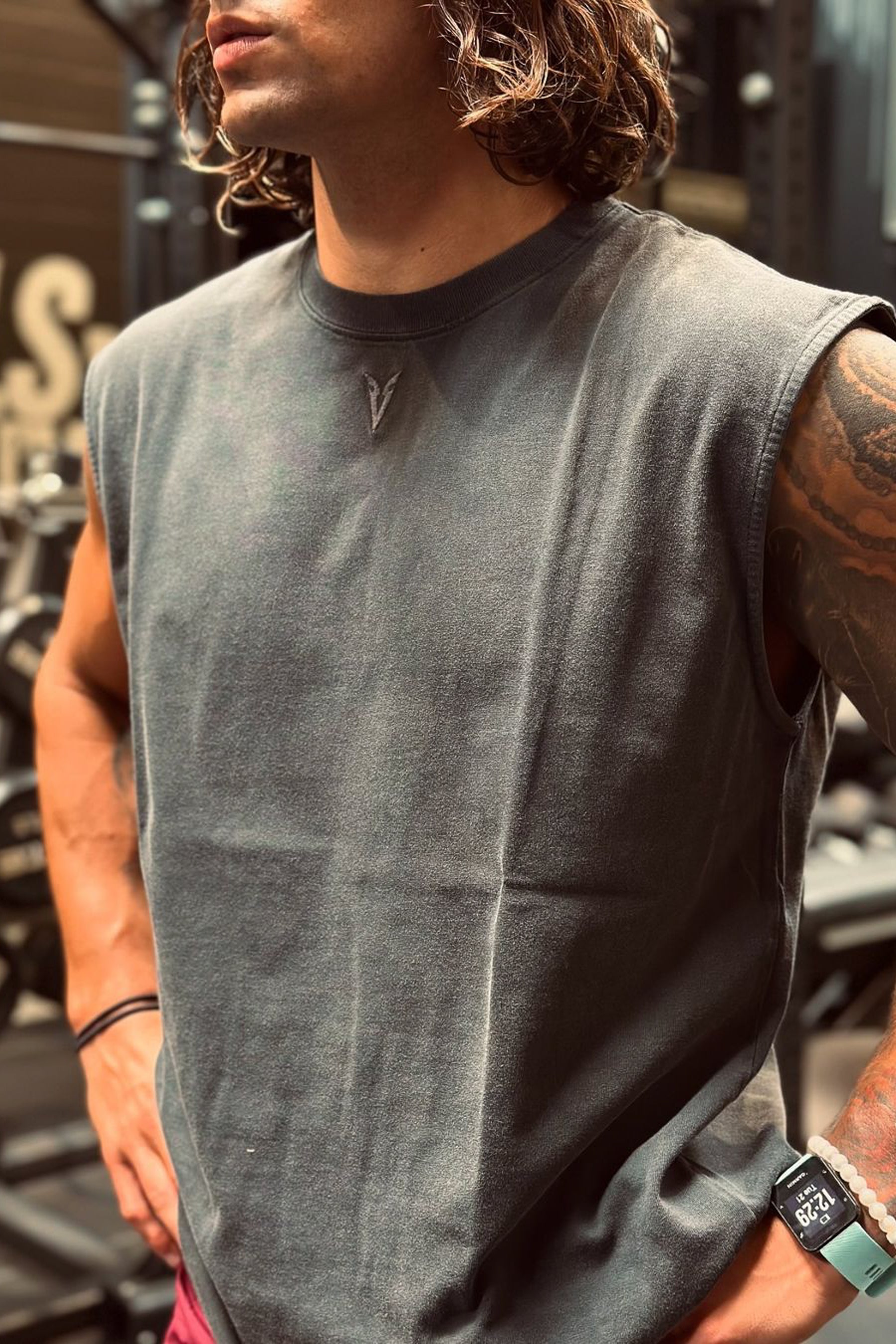 SLEEVELESS T-SHIRT - STORM GRAY