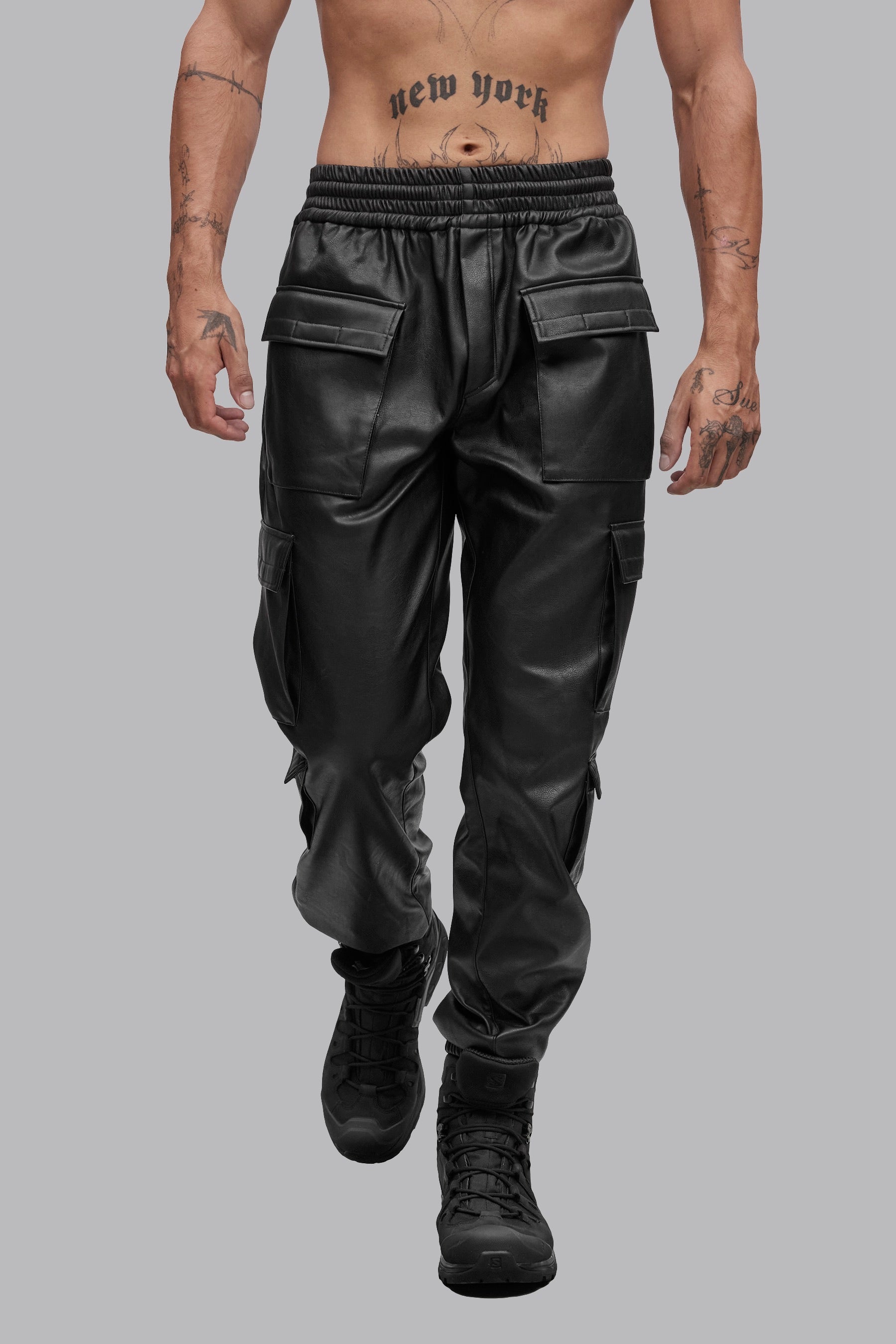 V GAN LEATHER CARGO PANTS Black