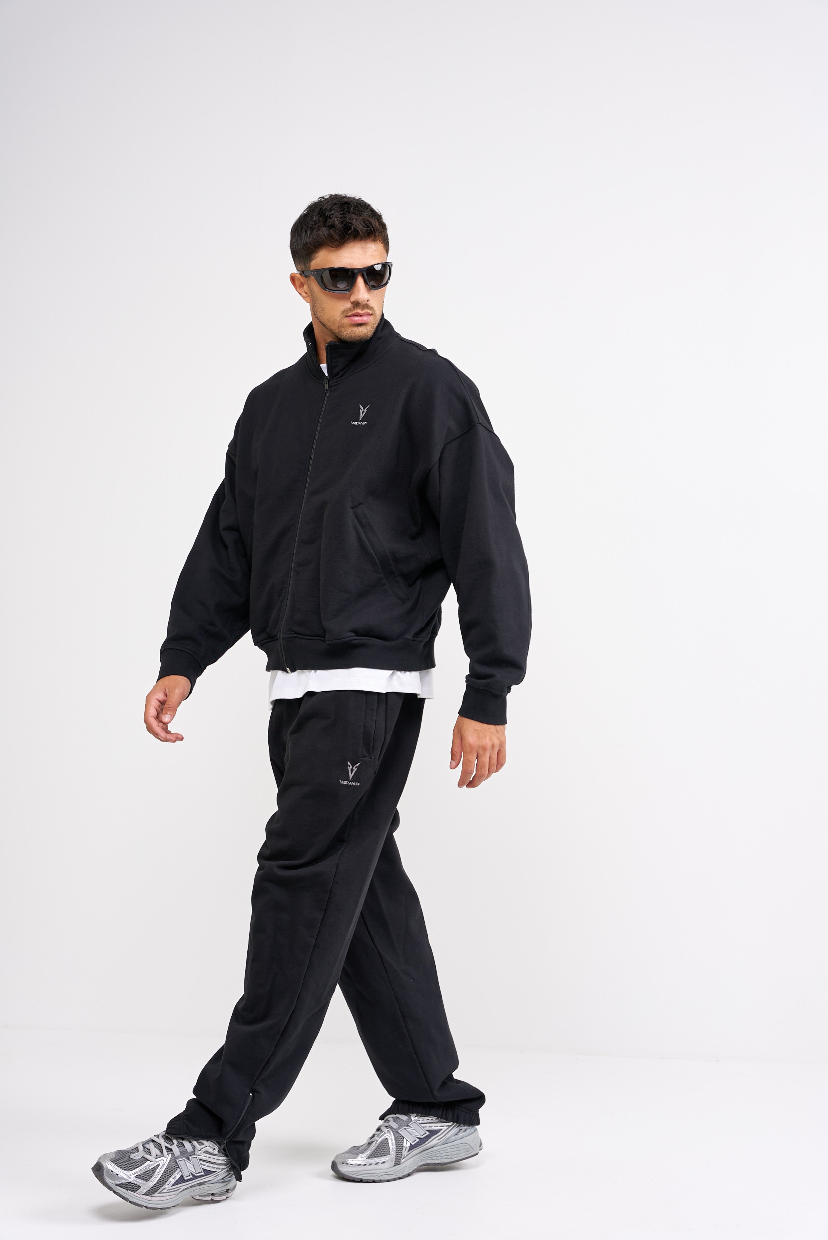 BOXY ZIP SWEATER - Black