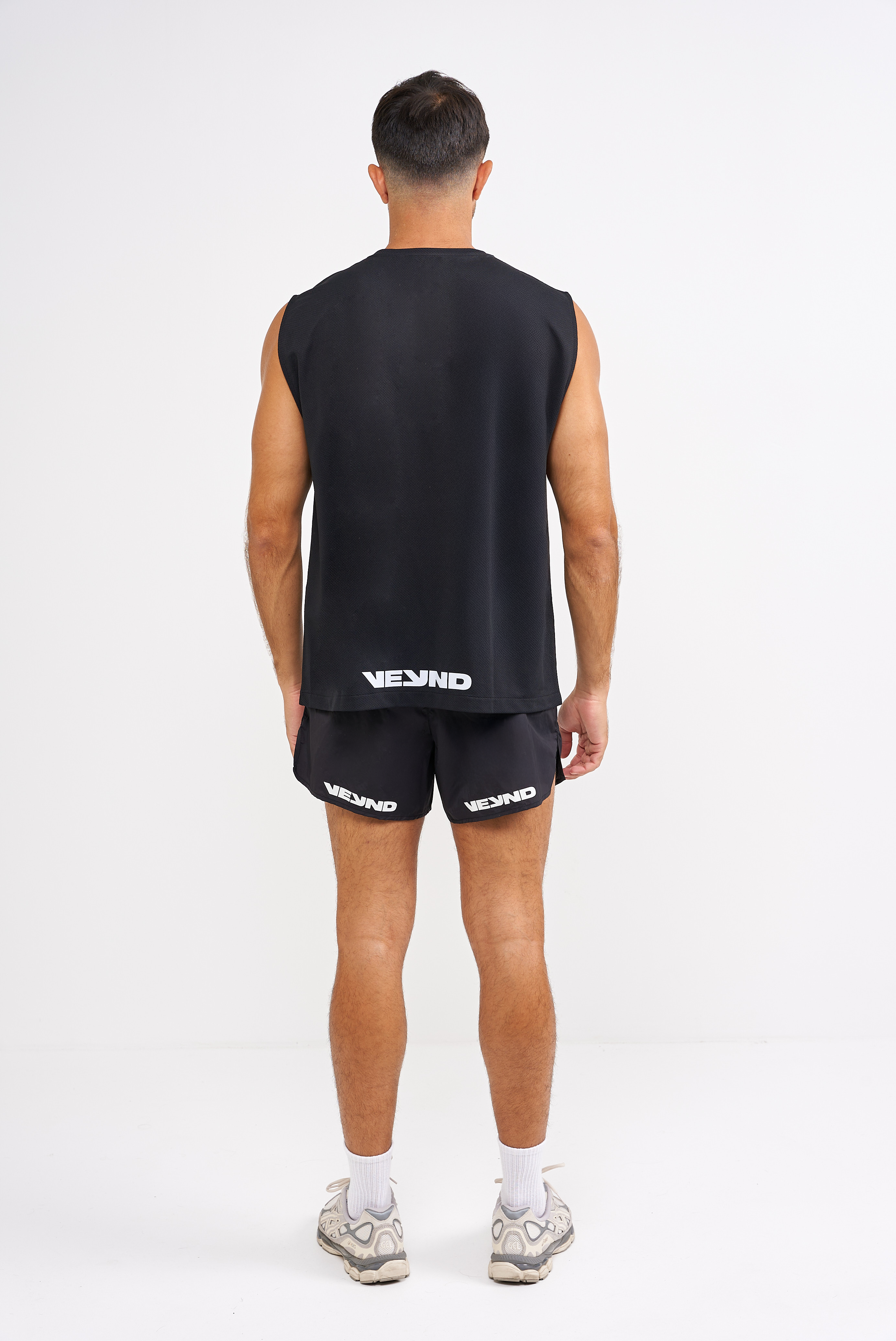 SLEEVELESS BOXY T-SHIRT VEYND GRAPHIC - Black