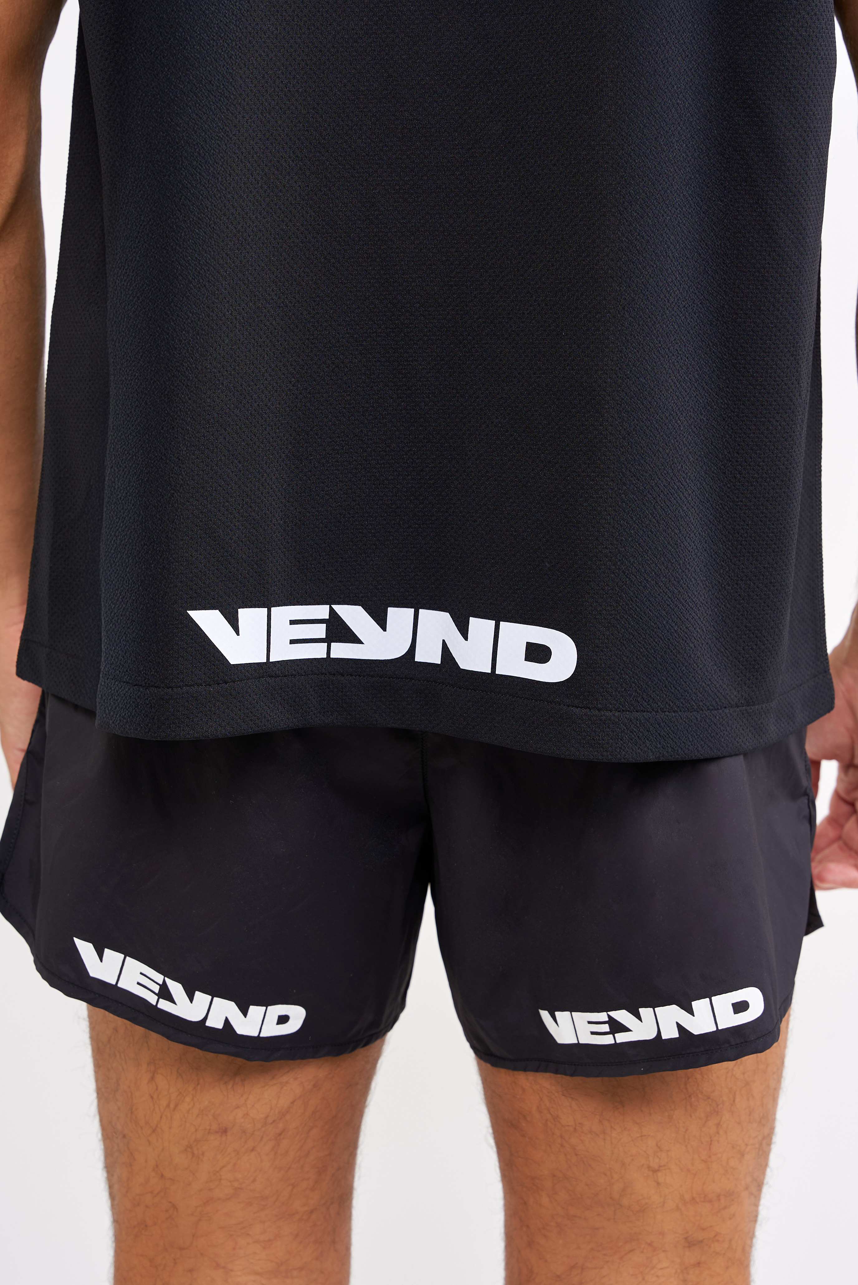 SLEEVELESS BOXY T-SHIRT VEYND GRAPHIC - Black