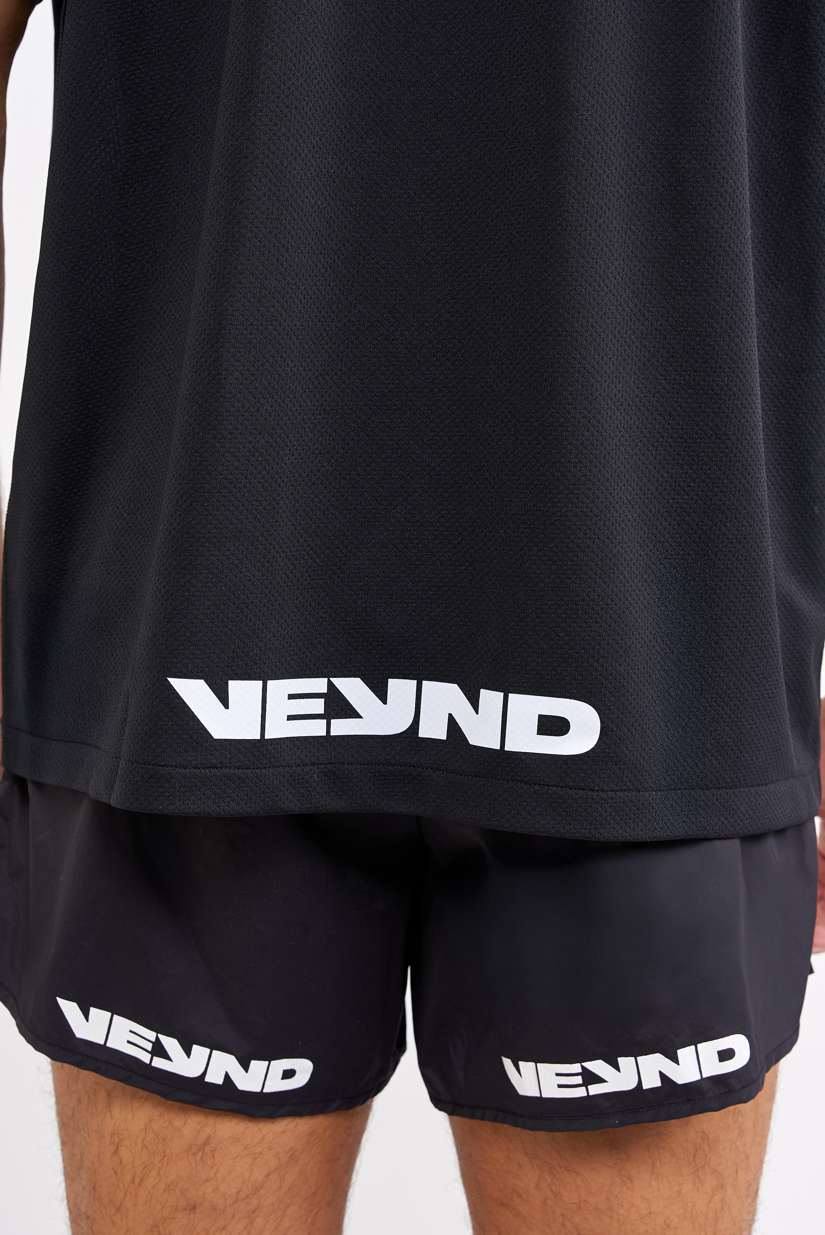 BOXY T-SHIRT VEYND GRAPHIC - Black